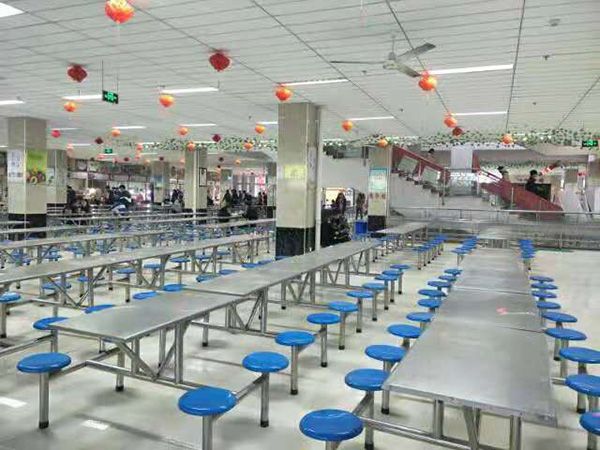 学校餐厅